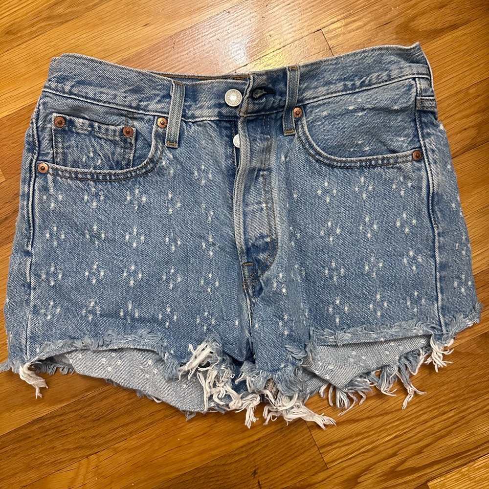 Levi’s high waisted denim 501 shorts size 27